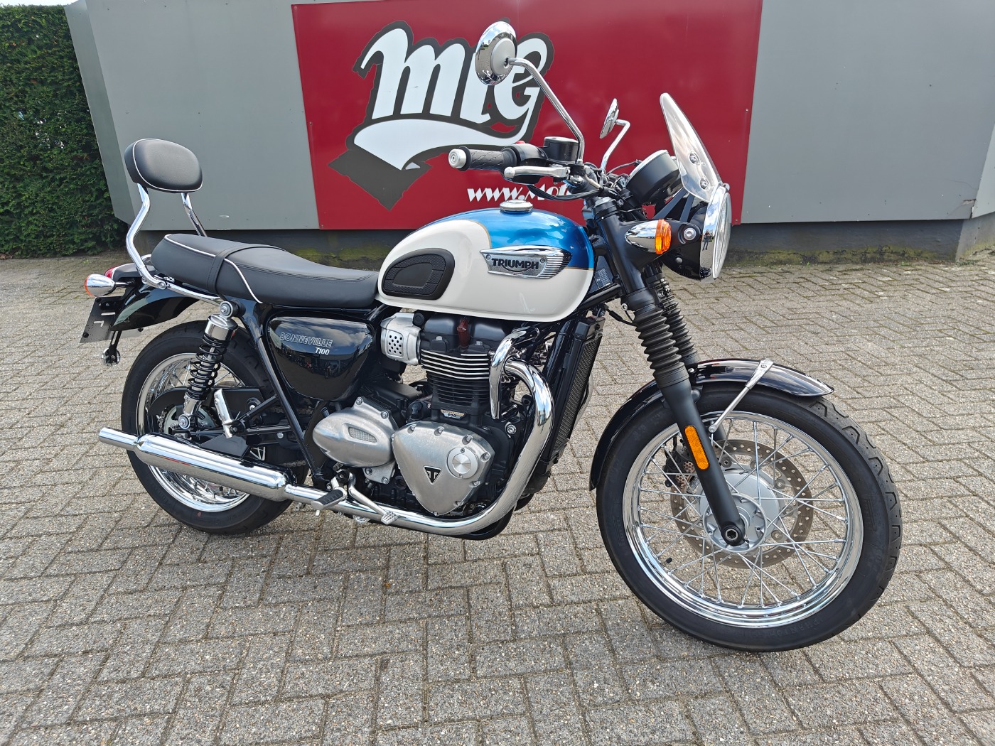 Bonneville T100 Fusion White / Aegean Blue