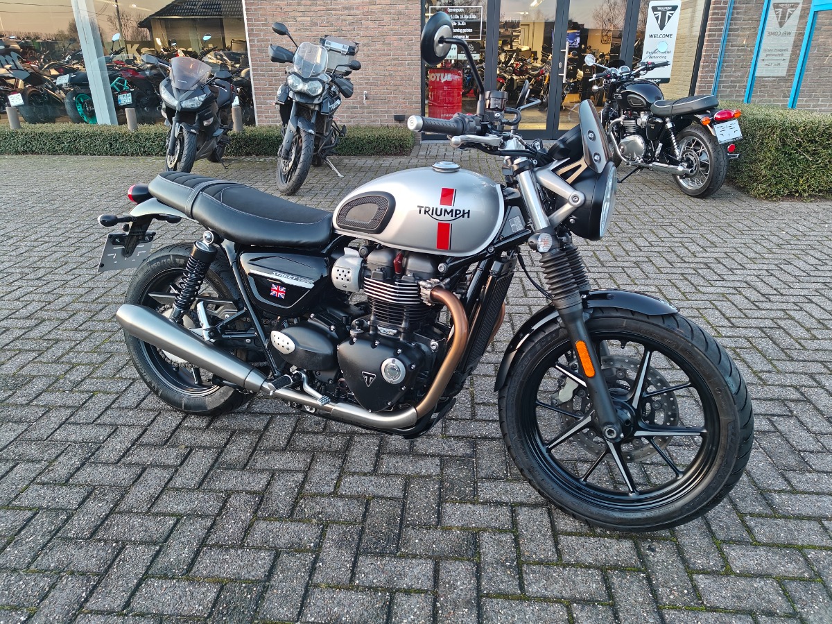 Street Twin 900 4