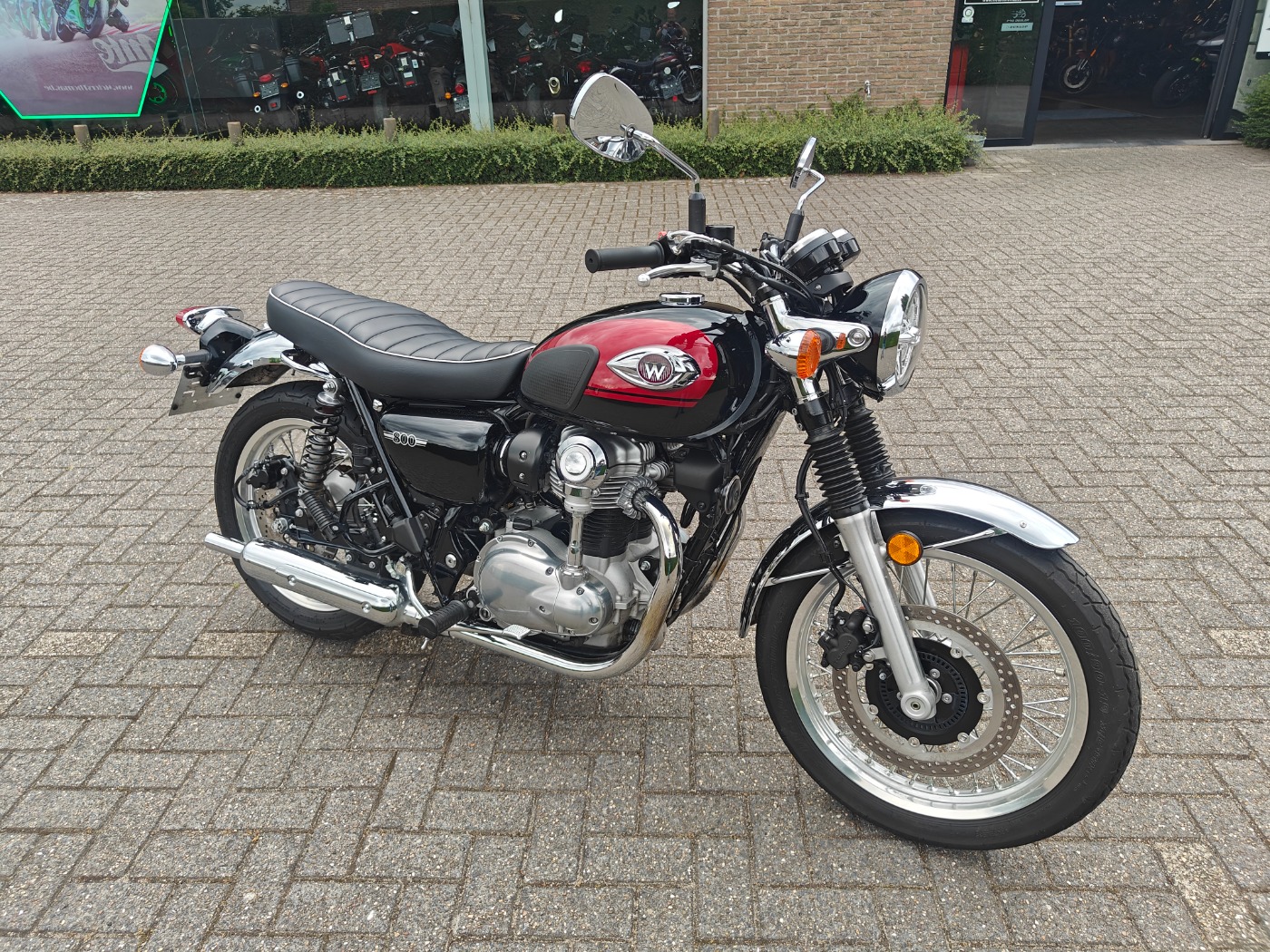 W800 rood/zwart