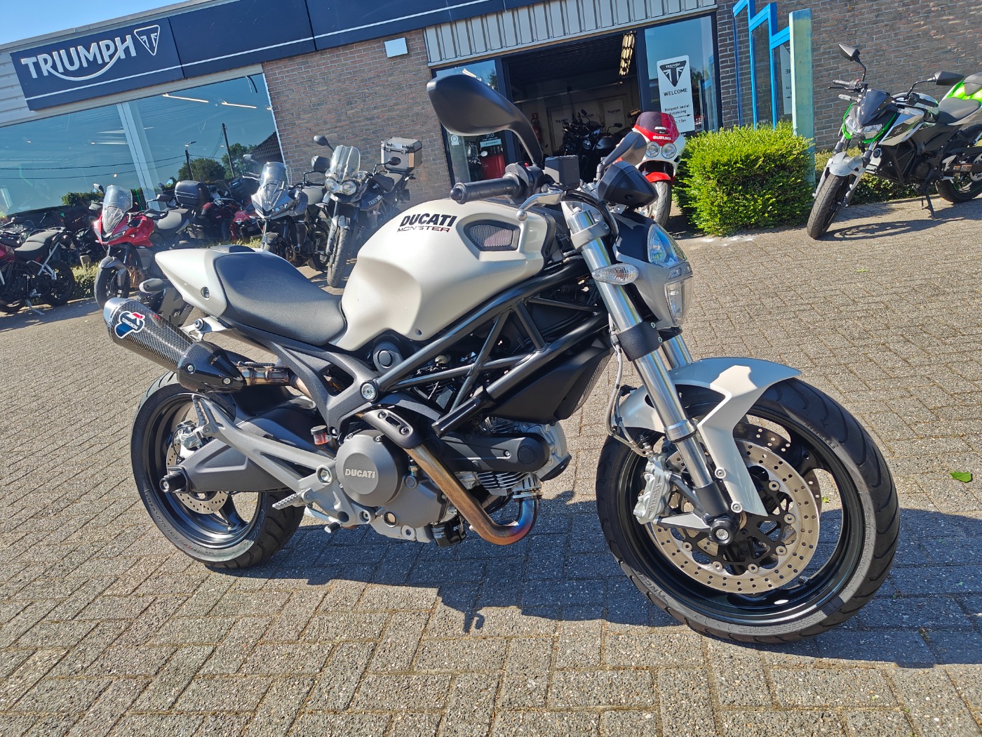 Monster 696+