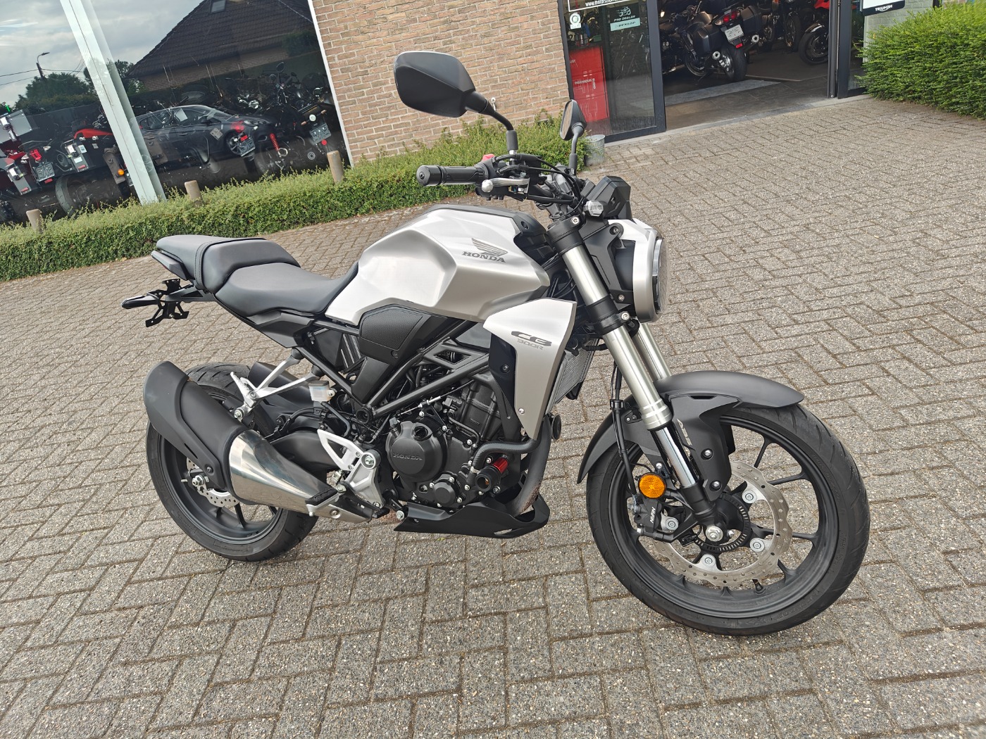CB300R