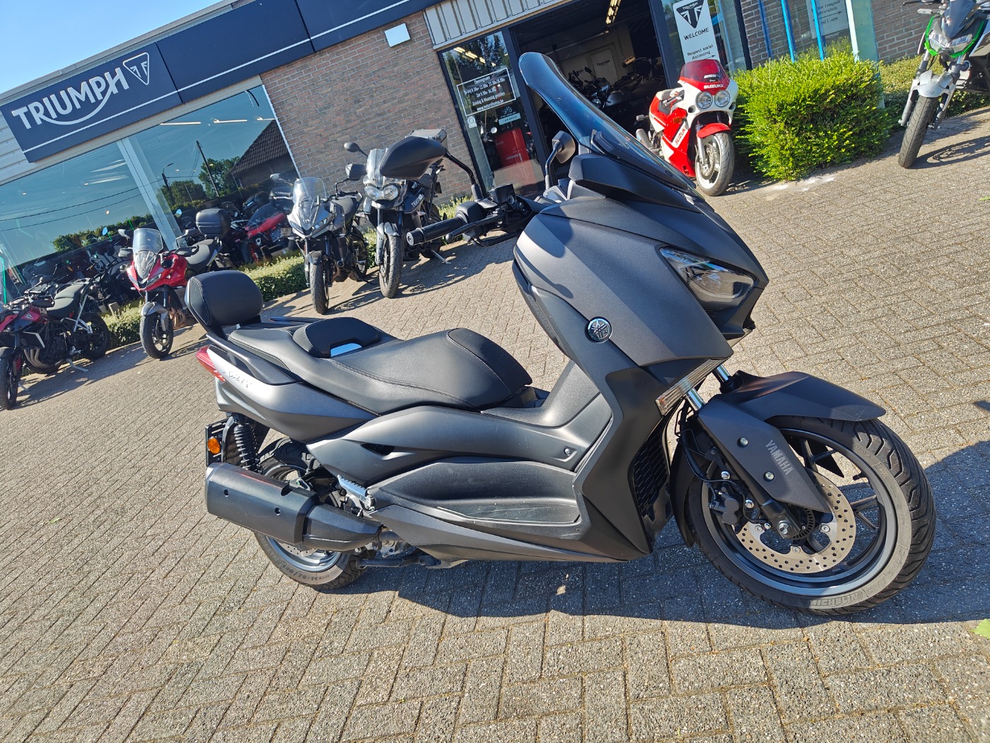 X-max 300
